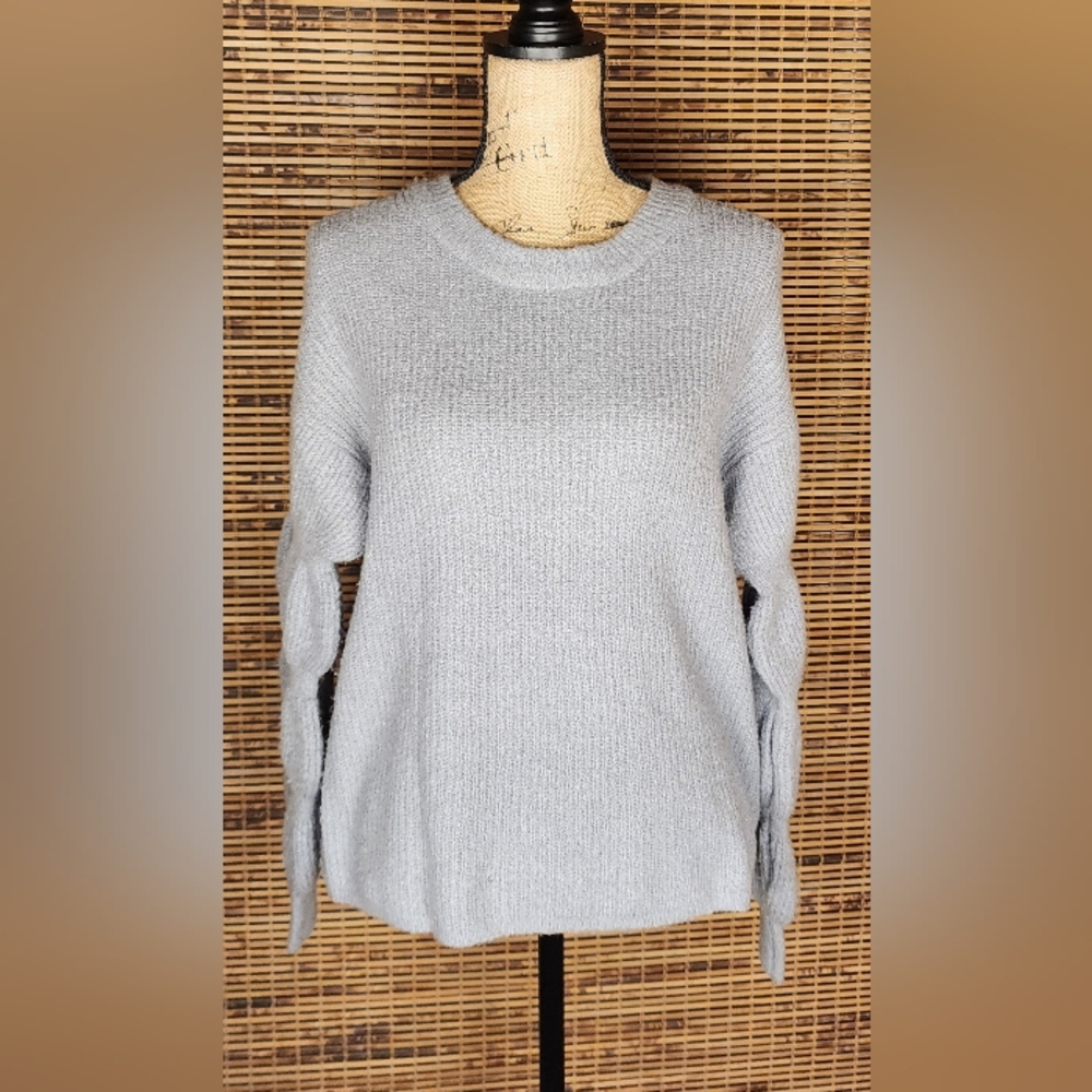 Elegant Women's Light Gray Crew Neck Sweater